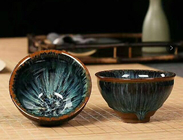 中国 多色の艶出しの陶磁器のティー カップ/上9cmの優雅な陶磁器の日本の陶磁器の茶は襲います 工場