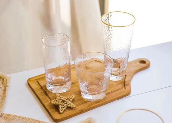 ジュースおよびワインのためのコップの側面の金が付いている円形のガラス飲むコップ セット