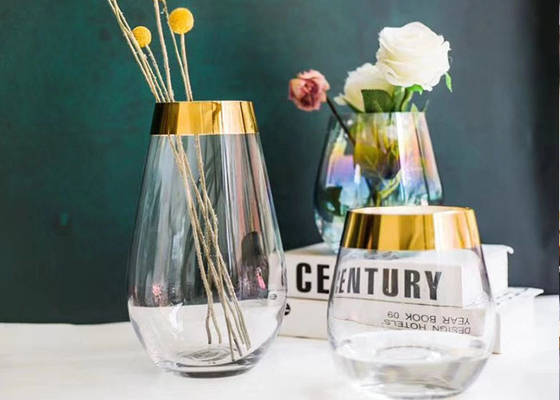 装飾のための金の端/ガラス花つぼが付いている形のウィスキーのガラス コップに卵を投げつけて下さい